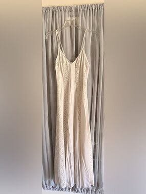 Olga Cream Lace-Trim Full-Length Slip Nightgown with Sheer Lace panels Size 6